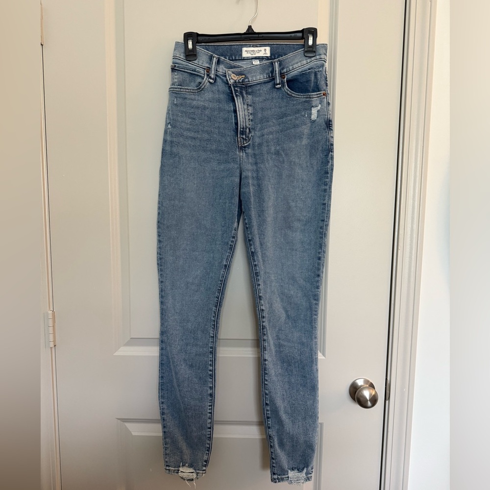 Abercrombie & Fitch Curve Love The Super Skinny Ankle High Rise- 28/6L